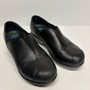 Dansko women’s  Black Leather Slip-On Clogs Shoes Size 7 (37)